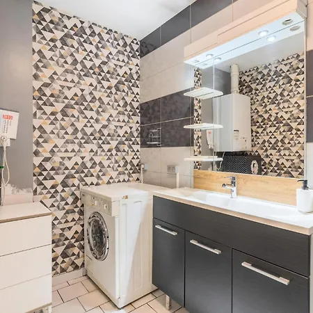 Pet Friendly In With Kitchen