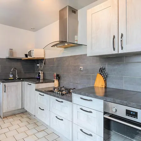 Pet Friendly In With Kitchen Ρουμπαί