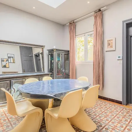 Pet Friendly In With Kitchen