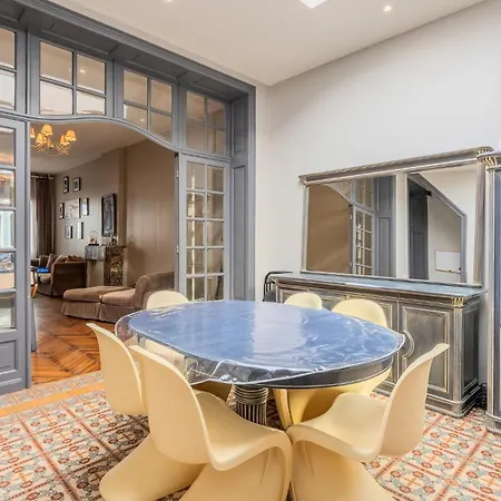 Pet Friendly In With Kitchen Ρουμπαί